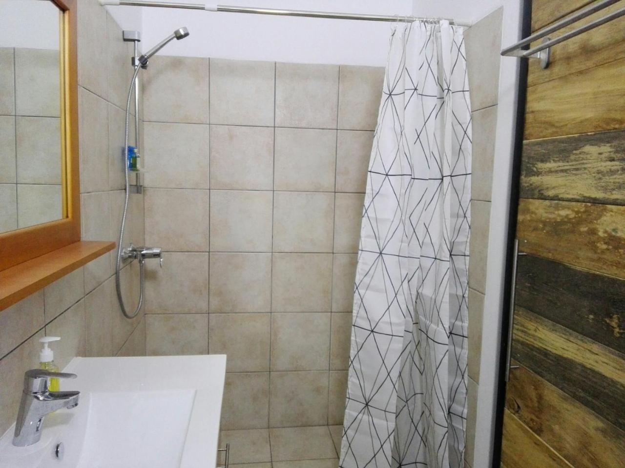 Urban Lodge Бужумбура Экстерьер фото